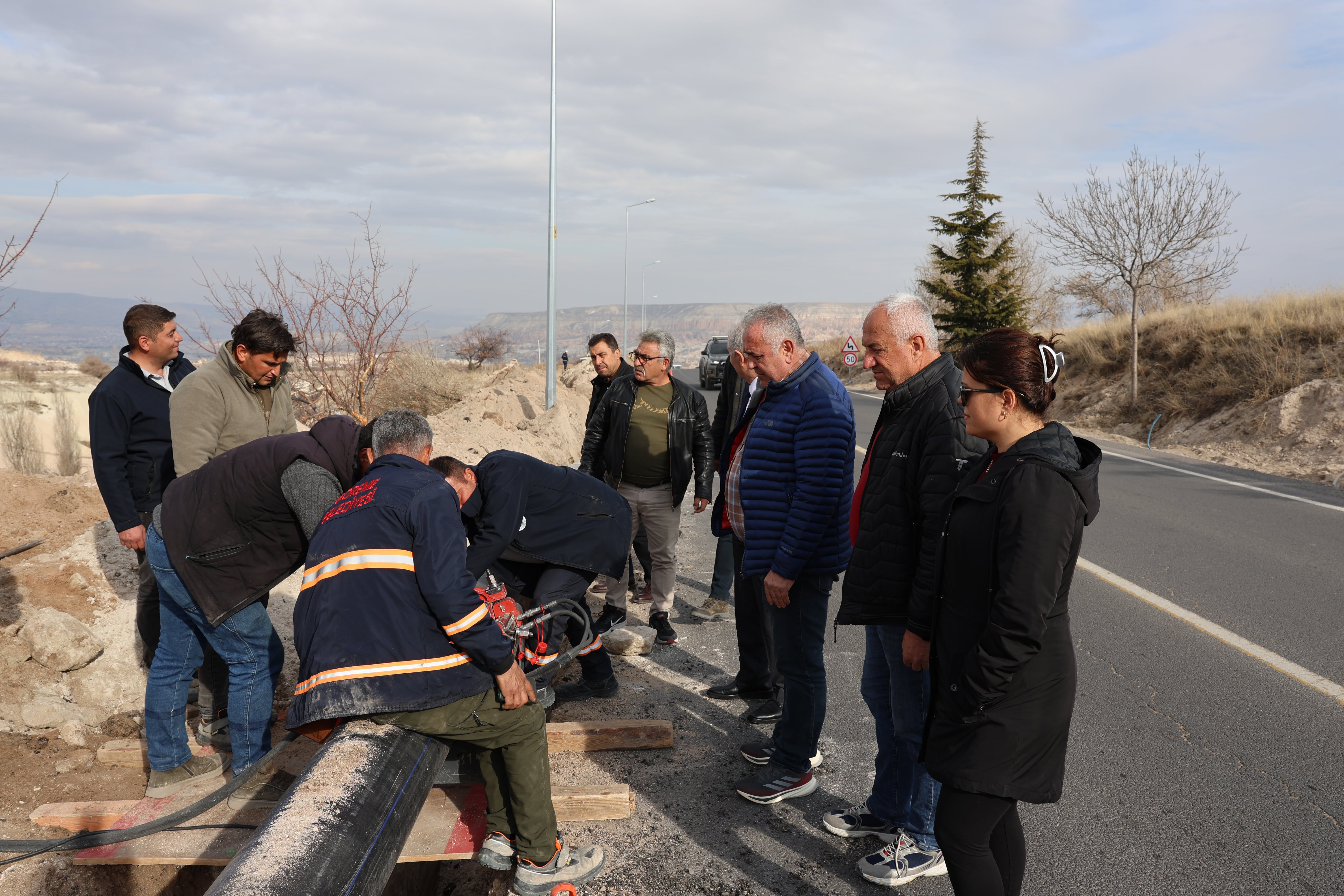 BAŞKANIMIZ VE MECLİS ÜYELERİMİZ SU HATTINDAKİ ÇALIŞMALARI İNCELEDİ.